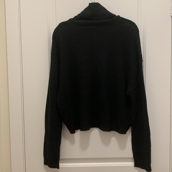U2B black crop knitted turtleneck sweater L - Picture 2 of 2